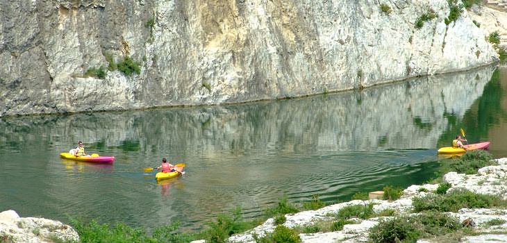 Kanutouren auf dem Gardon: besonders beliebt am Pont du Gard