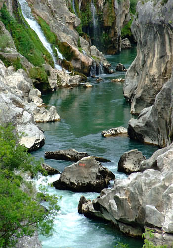 Kanutouren auf dem Gardon: besonders beliebt am Pont du Gard