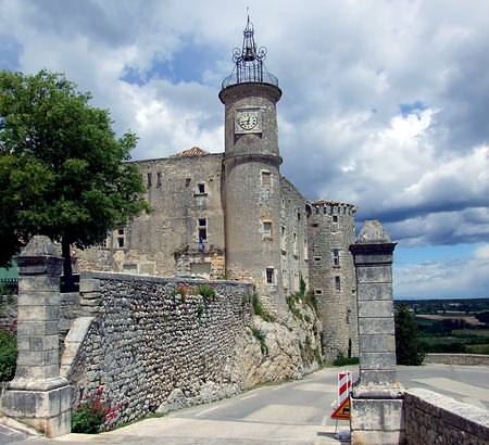 Lussan und das Château de Fan