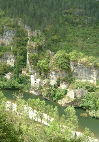 Ruinen des Chateau de Castelbouc ber dem Dorf Castelbouc 