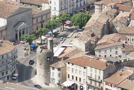 Blick auf Anduze: Tour de l'Horloge und Temple