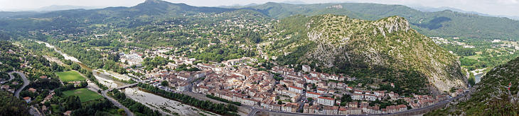 Panorama Anduze and the Cevennes and Provence. Compared to the viewpoint Rocher de St.Julien